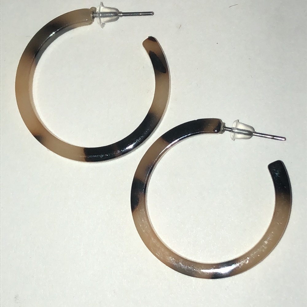 Beige and Black Tortoiseshell Boho Hoop Earrings - Picture 4 of 4
